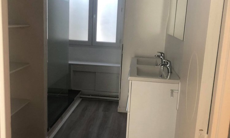 Rénovation complète de salle de bain et cuisine d'appartement à Nîmes